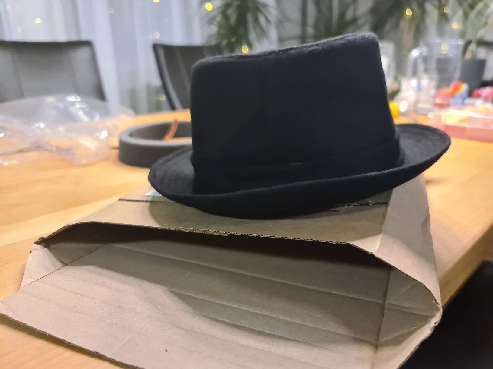 Form schön, Krempe wellig