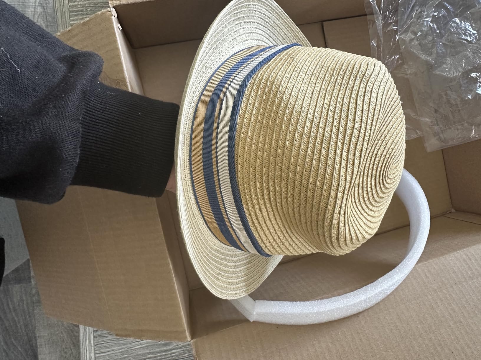 Schicker Strohhut für die Stadt