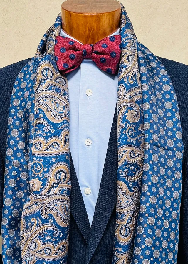 ascot-schleife-jacquard-medaillon-rot-blau-form-wien-6-5-cm-seide image 1