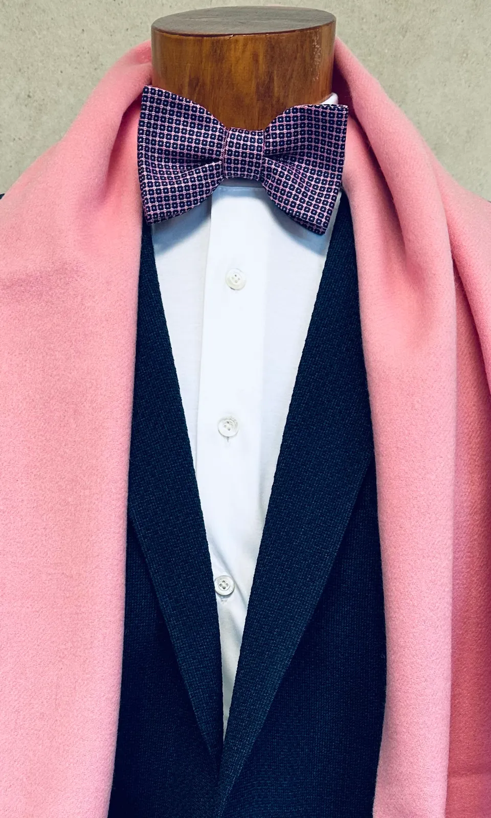ascot-schleife-pink-quadrat-jacquard-seidenfliege-form-wien-6-5-cm image 1