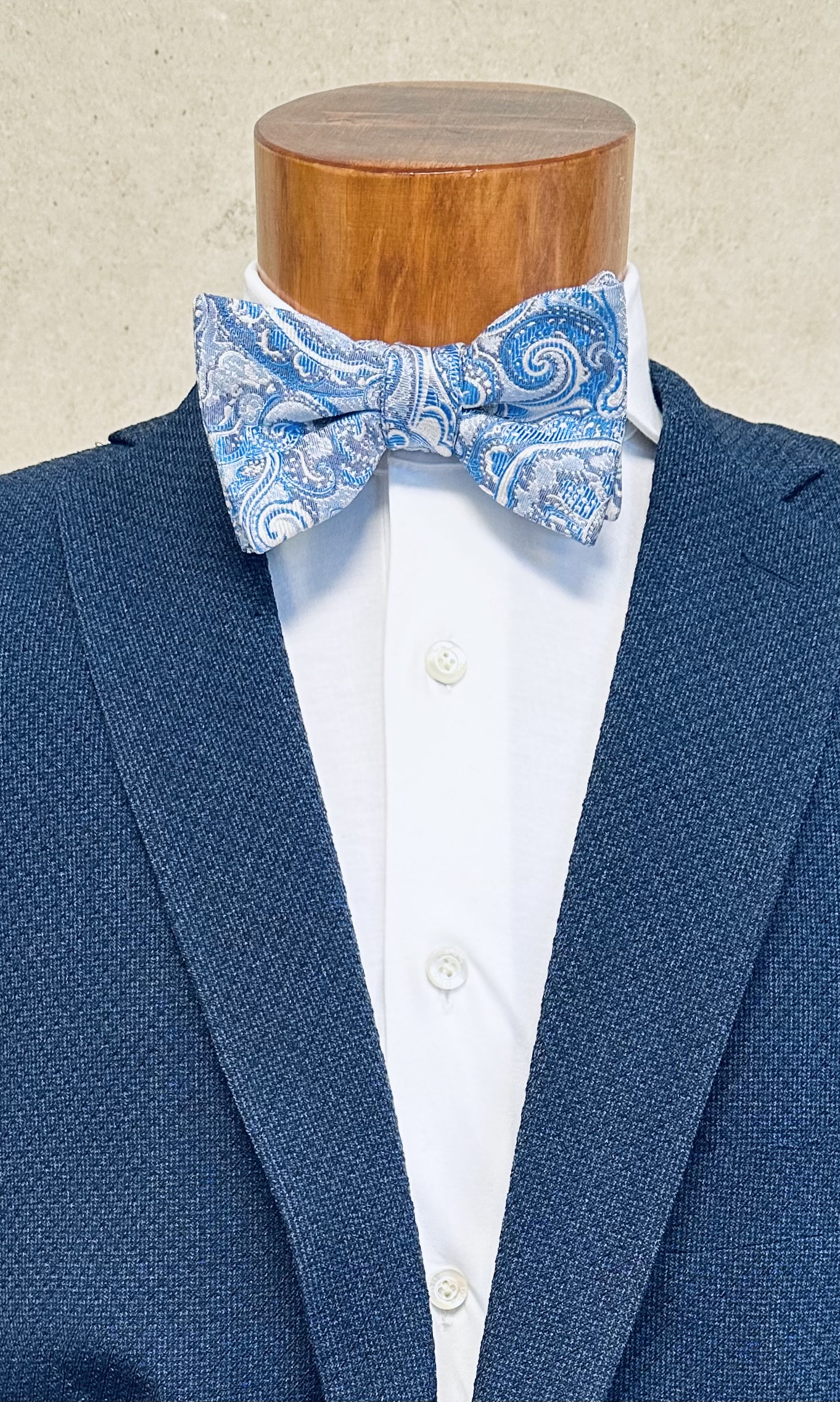 ascot-schleife-jacquard-sky-creme-fliege-form-wien-6-5-cm image 1