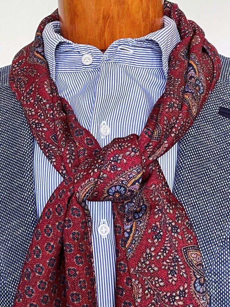 hemley-wendeschal-wolle-paisley-medaillon-rot-blau-30-x-180-cm image 1