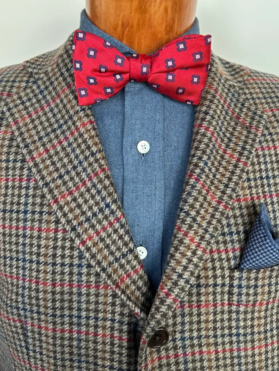 ascot-schleife-wien-jacquard-rot-marine-seide-6-5-cm image 1