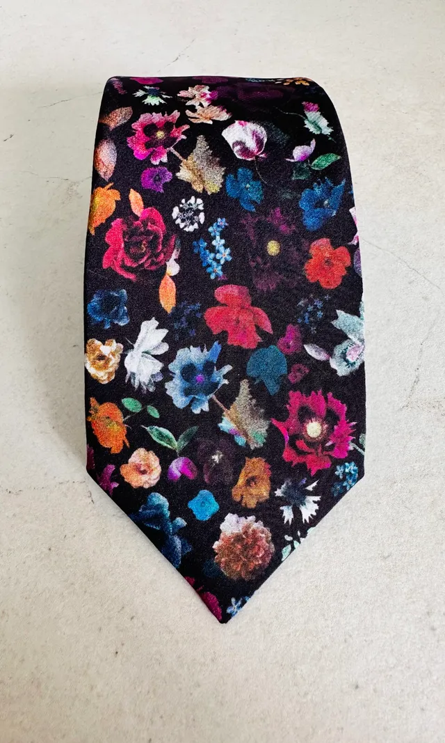 ascot-seidenkrawatte-blumen-schwarz-fuxia-tabak-aus-100-seide-7-5-x-150-cm image 1