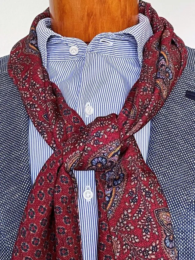 hemley-wendeschal-wolle-paisley-medaillon-rot-blau-30-x-180-cm image 1