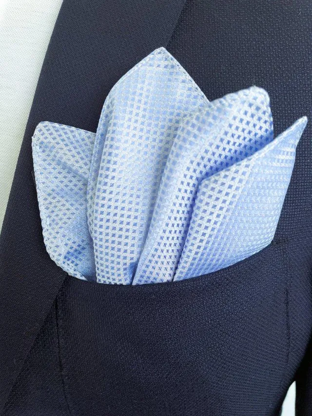 hemley-ziertuch-seide-kleingemustert-hellblau-30x30 image 1