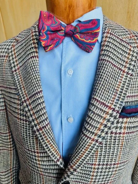 ascot-schleife-paisley-form-wien-red-blue-gold-verstellbar-36-46-cm image 1