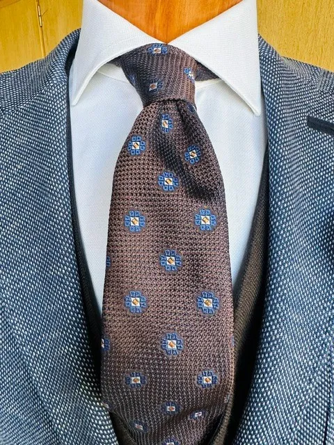ascot-seidenkrawatte-medaillon-chocolate-brown-blue-gold-7-8-cm-x-150-cm image 1